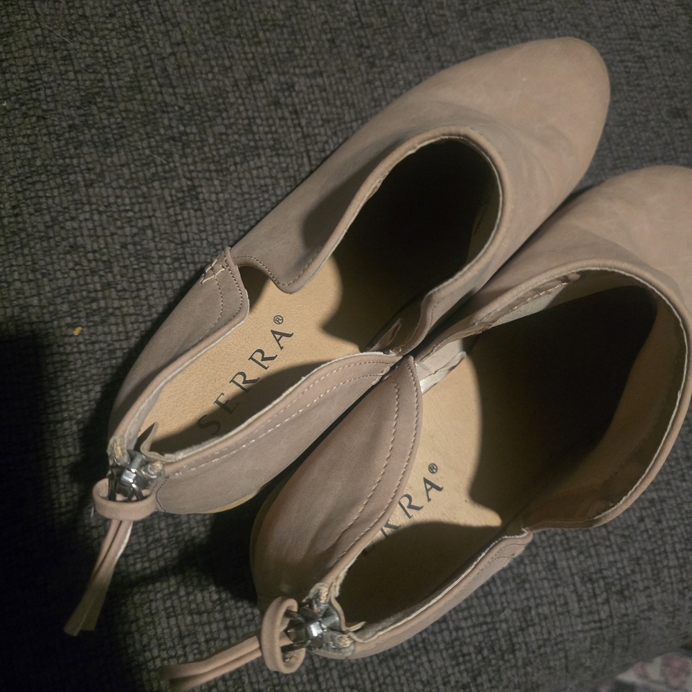 Serra | Women's Tan Low Ankle Boots Size 10 - Picture 6 of 6